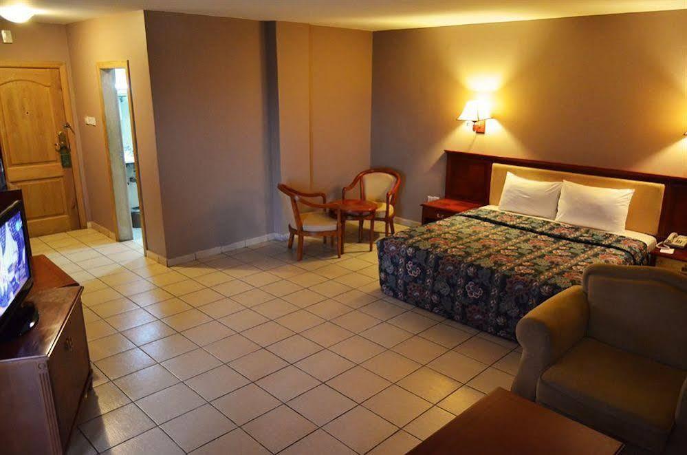 Mensvic Grand Hotel Akra Zewnętrze zdjęcie