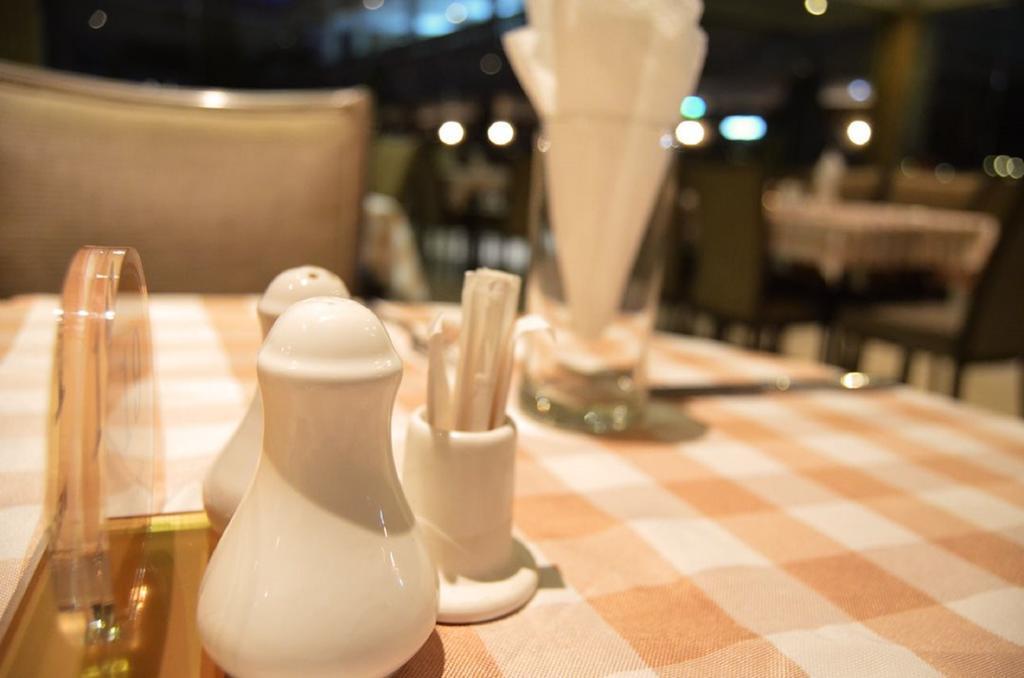 Mensvic Grand Hotel Akra Zewnętrze zdjęcie