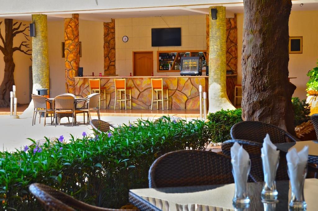 Mensvic Grand Hotel Akra Zewnętrze zdjęcie